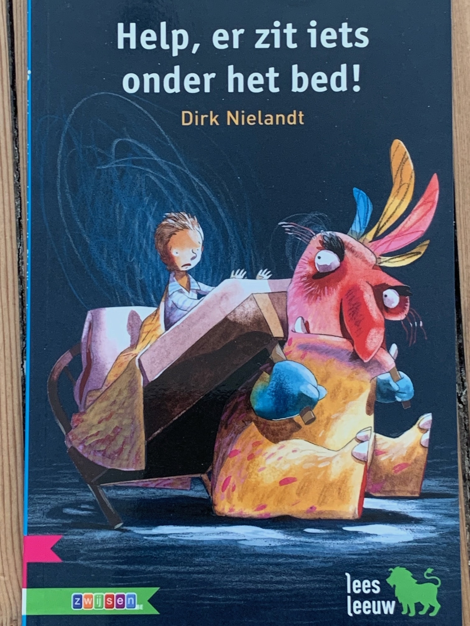 Help, er zit iets onder het bed.